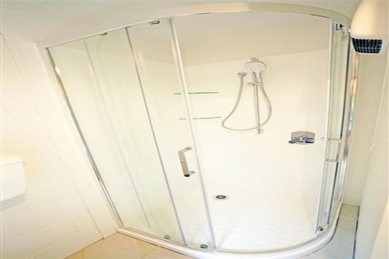 Photo of property in 8 Nicholson Place, Hillcrest, Auckland, 0627