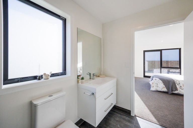 Photo of property in 75 Atlantic Drive, Fitzherbert, Palmerston North, 4410