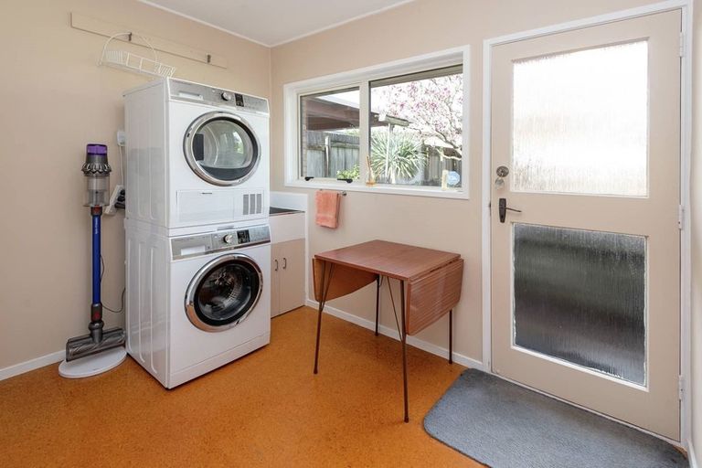 Photo of property in 21 Tupaki Place, Pakuranga Heights, Auckland, 2010