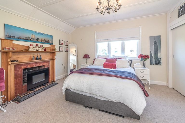 Photo of property in 12 Tarata Street, Saint Johns Hill, Whanganui, 4501