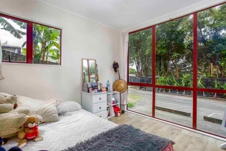Photo of property in 24 Glenfinn Place, Massey, Auckland, 0614