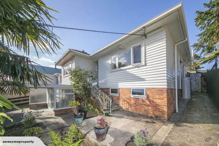 Photo of property in 67 Kaurilands Road, Titirangi, Auckland, 0604