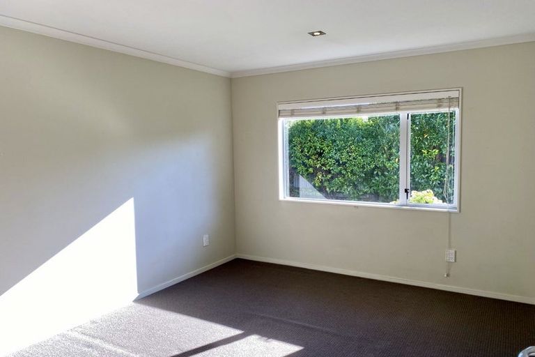 Photo of property in 15 Newbury Place, Taradale, Napier, 4112