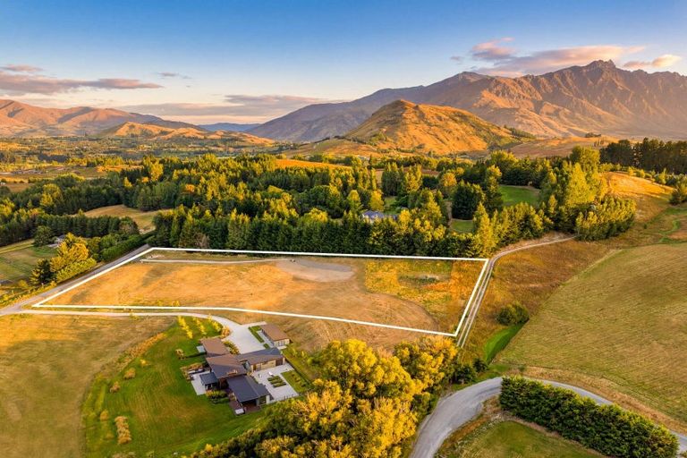 Photo of property in 26 Fitzpatrick Road, Dalefield, Queenstown, 9371