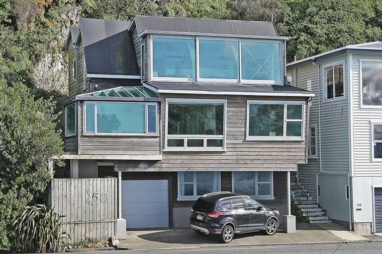 Photo of property in 150 The Esplanade, Houghton Bay, Wellington, 6023