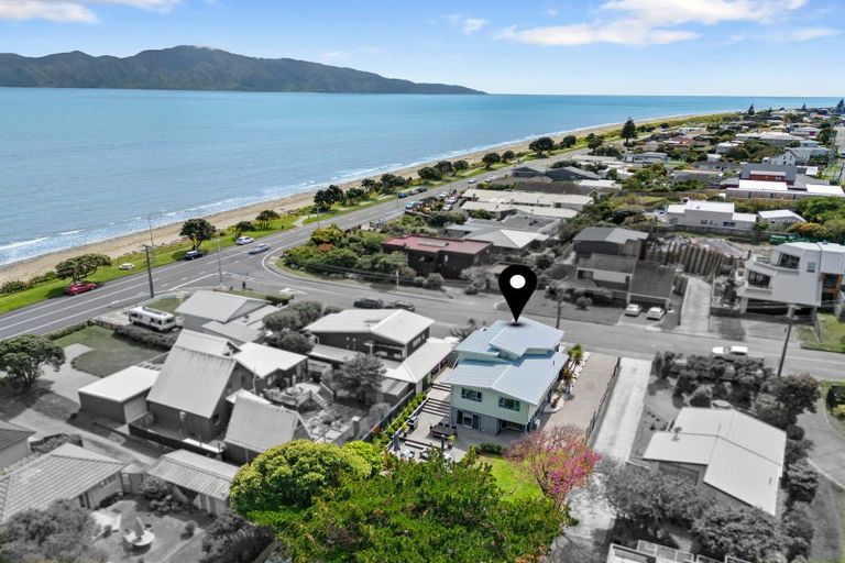 Photo of property in 4 Tahi Road, Paraparaumu Beach, Paraparaumu, 5032