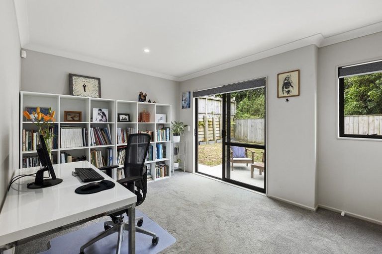 Photo of property in 19 Brindle Way, Newlands, Wellington, 6037