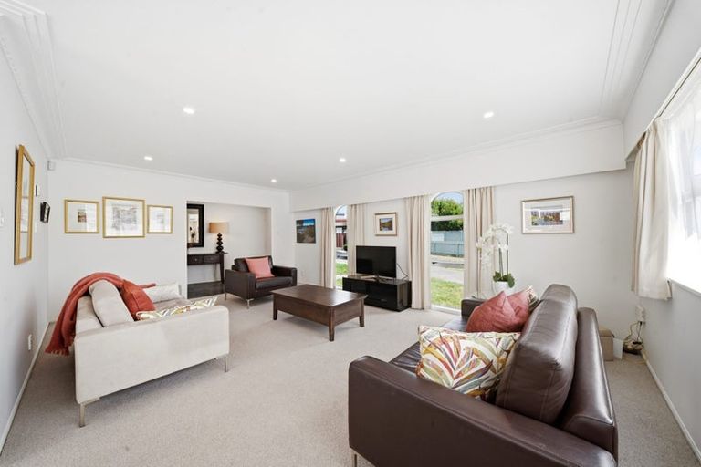 Photo of property in 10 Alf Walker Place, Papakura, 2110