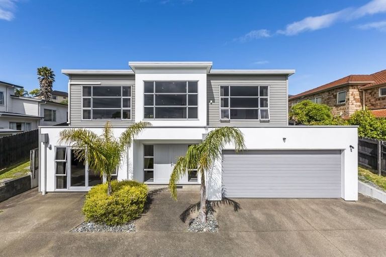 Photo of property in 24 Kittiwake Drive, Schnapper Rock, Auckland, 0632