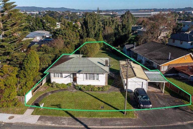 Photo of property in 4 Pomelo Road, Te Atatu South, Auckland, 0610