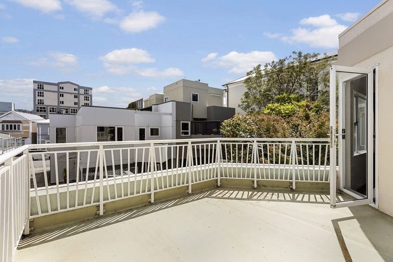 Photo of property in 12b Roxburgh Street, Mount Victoria, Wellington, 6011