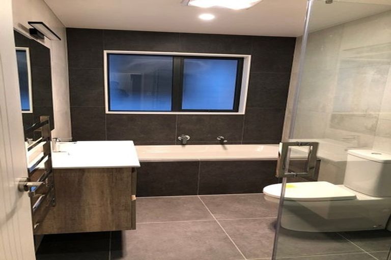 Photo of property in 228b Pakuranga Road, Pakuranga Heights, Auckland, 2010