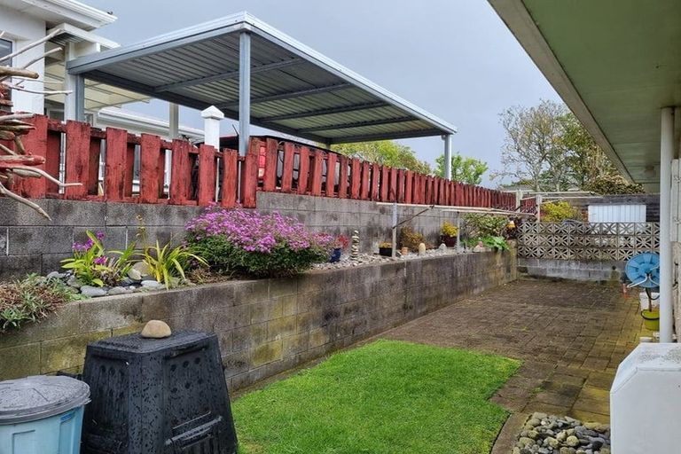 Photo of property in 2/2 Broadway, Waitara, 4320