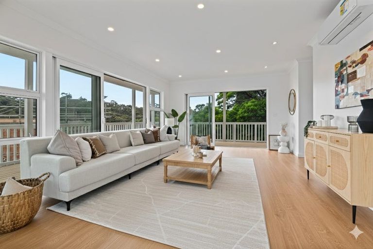 Photo of property in 38 Awanui Road, Red Beach, 0932