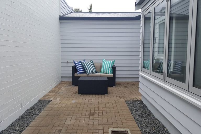 Photo of property in 42 Gunner Drive, Te Atatu Peninsula, Auckland, 0610
