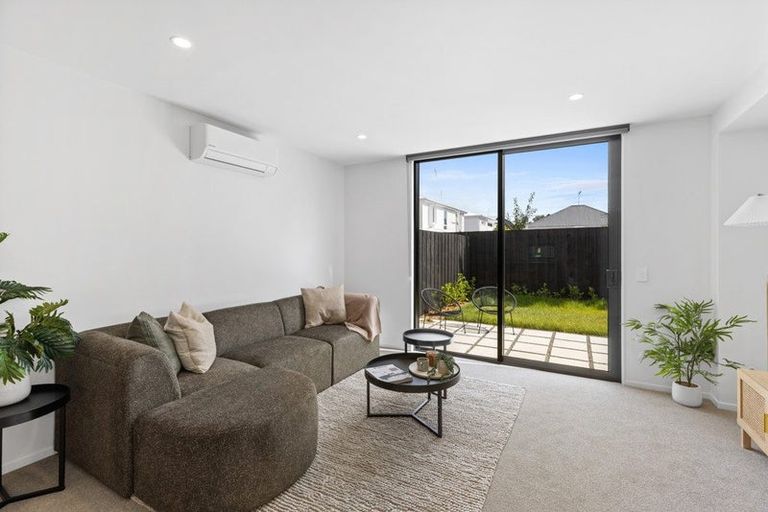 Photo of property in 4/90 Holly Road, St Albans, Christchurch, 8014
