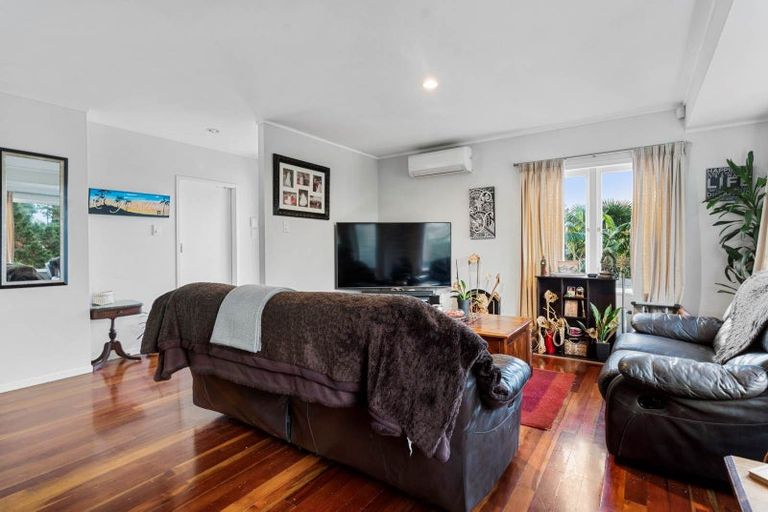 Photo of property in 17 Lysander Crescent, Beach Haven, Auckland, 0626