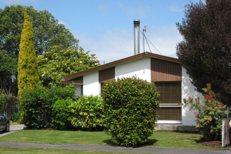 Photo of property in 38 Camberwell Place, Avonhead, Christchurch, 8042