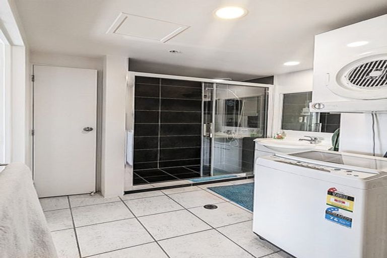 Photo of property in 1h/10 Crown Lynn Place, New Lynn, Auckland, 0600