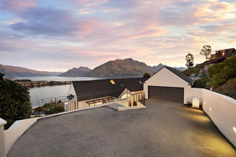 Photo of property in 94 Hensman Road, Queenstown, 9300
