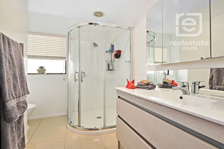 Photo of property in 5 Cumbrian Place, Conifer Grove, Takanini, 2112
