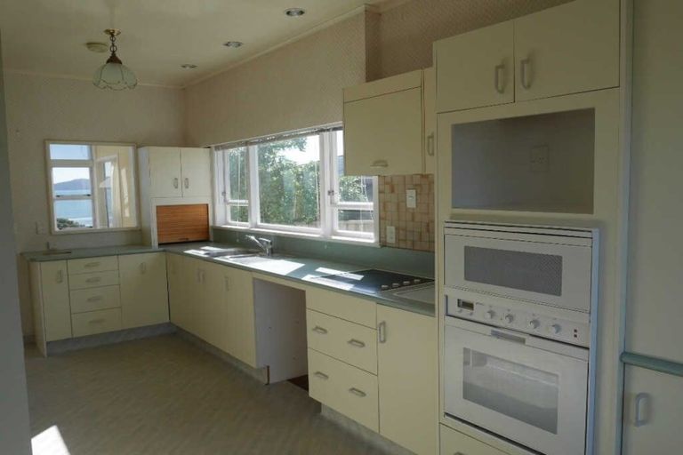 Photo of property in 130 Seaview Road, Paraparaumu Beach, Paraparaumu, 5032