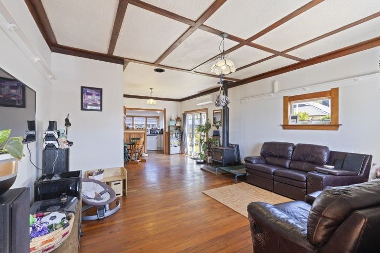 Photo of property in 15 Ngahere Street, Inglewood, 4330