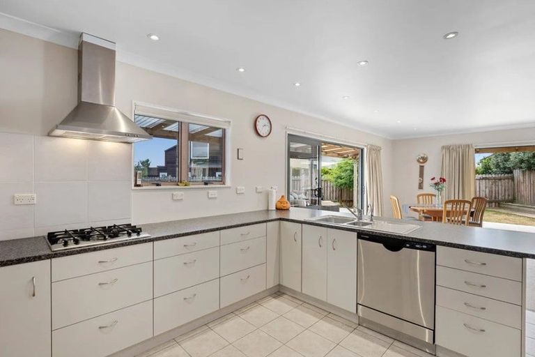 Photo of property in 25 Kanawa Street, Waikanae, 5036