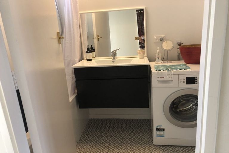 Photo of property in 11/4f Claremont Grove, Mount Victoria, Wellington, 6011
