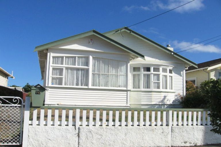 Photo of property in 70 Endeavour Street, Lyall Bay, Wellington, 6022