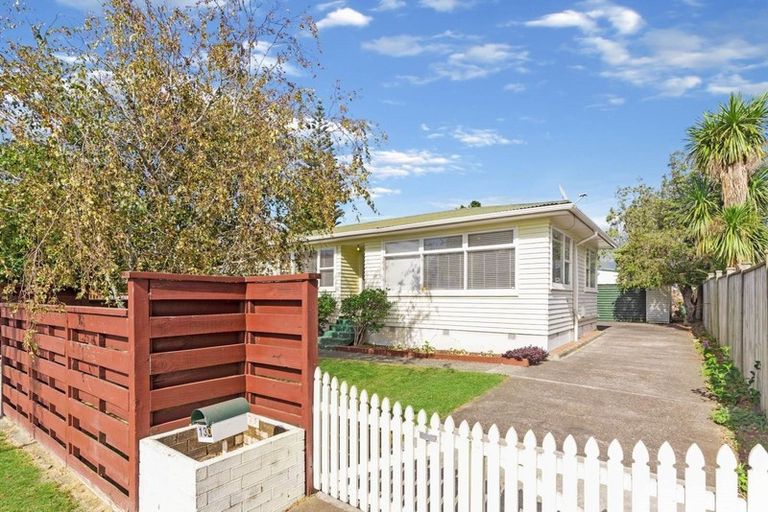 Photo of property in 130 Rowandale Avenue, Manurewa, Auckland, 2102