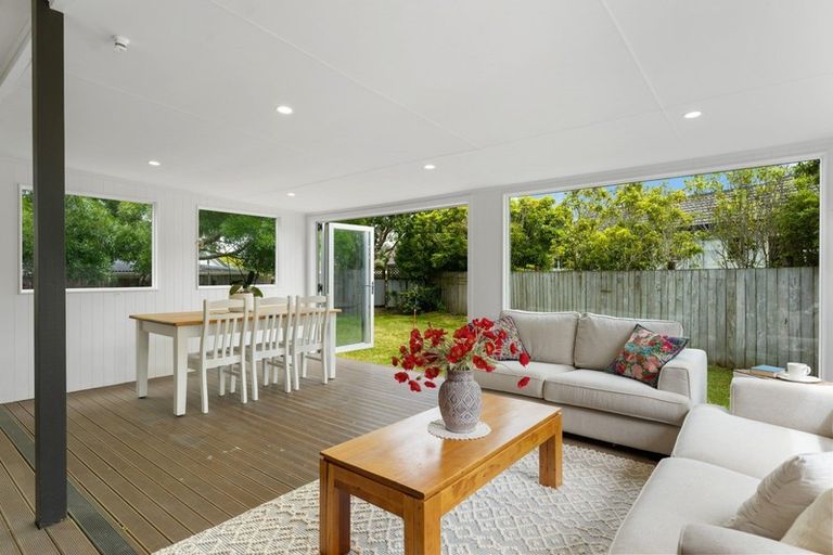 Photo of property in 19 Peppertree Glade, Kelvin Grove, Palmerston North, 4414