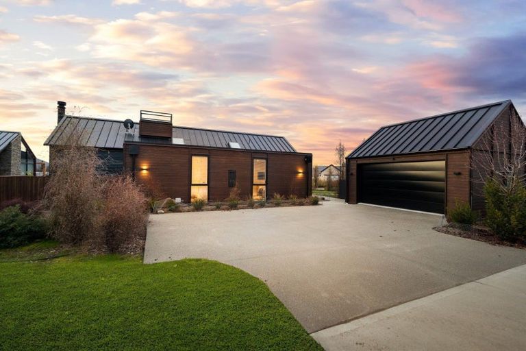 Photo of property in 2 Mccaw Mews, Wanaka, 9305