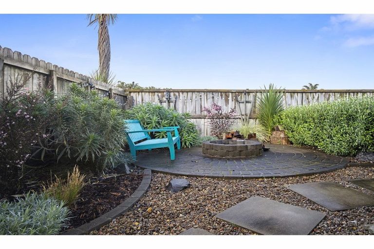 Photo of property in 22 Ripple Grove, Waiuku, 2123