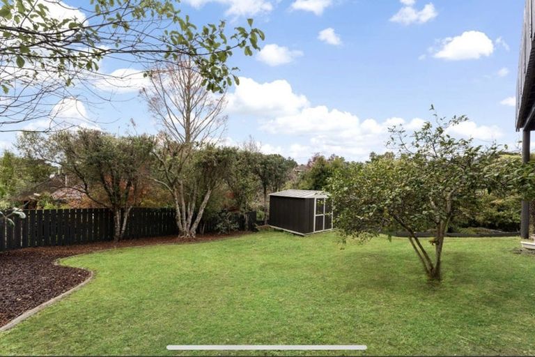 Photo of property in 10 Lagoon Way, West Harbour, Auckland, 0618
