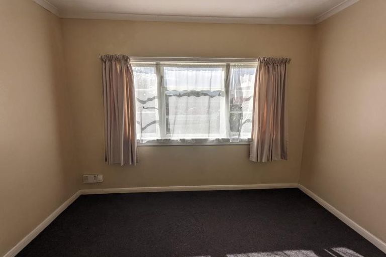 Photo of property in 37 Mako Mako Road, Levin, 5510
