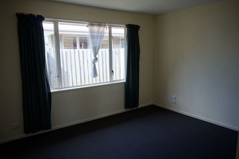 Photo of property in 2/80 Middlepark Road, Sockburn, Christchurch, 8042