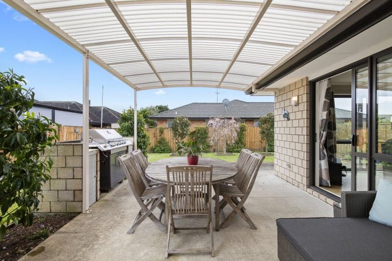 Photo of property in 25 Ripple Grove, Waiuku, 2123