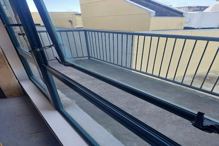 Photo of property in Courtenay Apartments, 501/120 Courtenay Place, Te Aro, Wellington, 6011