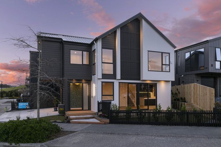 Photo of property in 102 Te Oneroa Way, Long Bay, Auckland, 0630