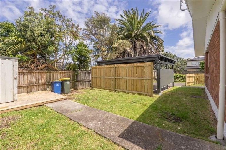 Photo of property in 70 Taikata Road, Te Atatu Peninsula, Auckland, 0610