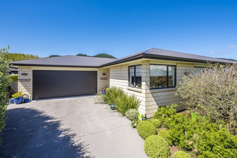 Photo of property in 25 Jade Lane, Paraparaumu, 5032