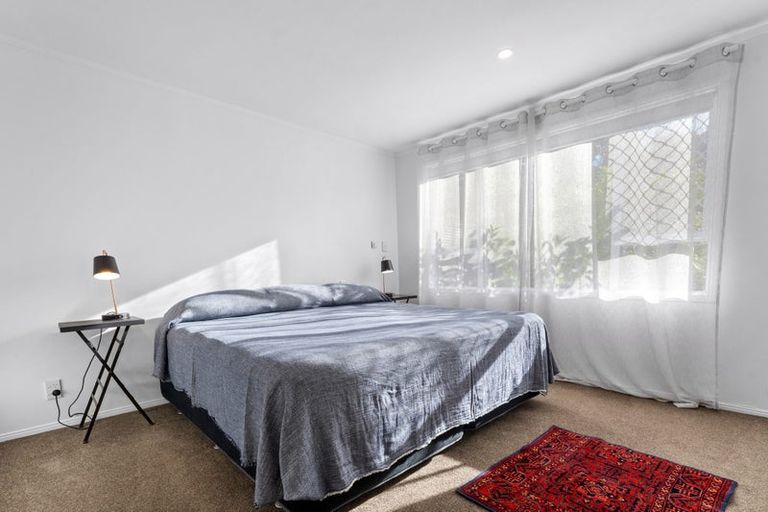 Photo of property in 1/15 Milford Road, Milford, Auckland, 0620
