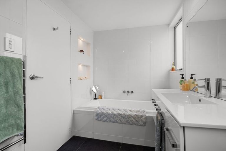 Photo of property in 15a Saint Winifreds Place, Bryndwr, Christchurch, 8052