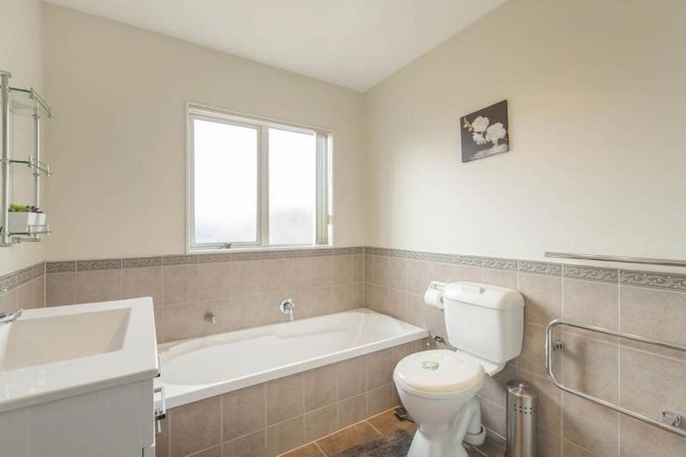 Photo of property in 25 Maypark Crescent, Flat Bush, Auckland, 2016