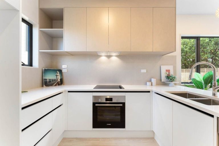 Photo of property in 27 Whiteywood Street, Westgate, Auckland, 0814
