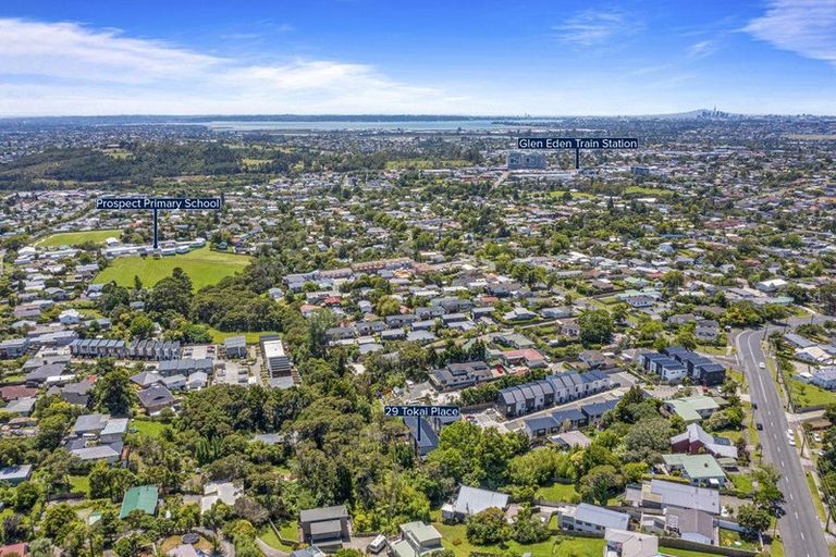 Photo of property in 29 Tokai Place, Glen Eden, 0602