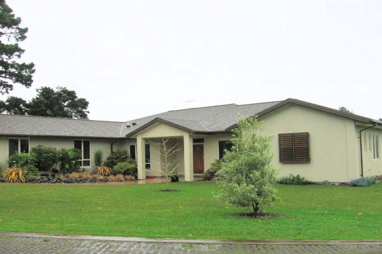 Photo of property in 35 Shelter Drive, Greenhithe, Auckland, 0632