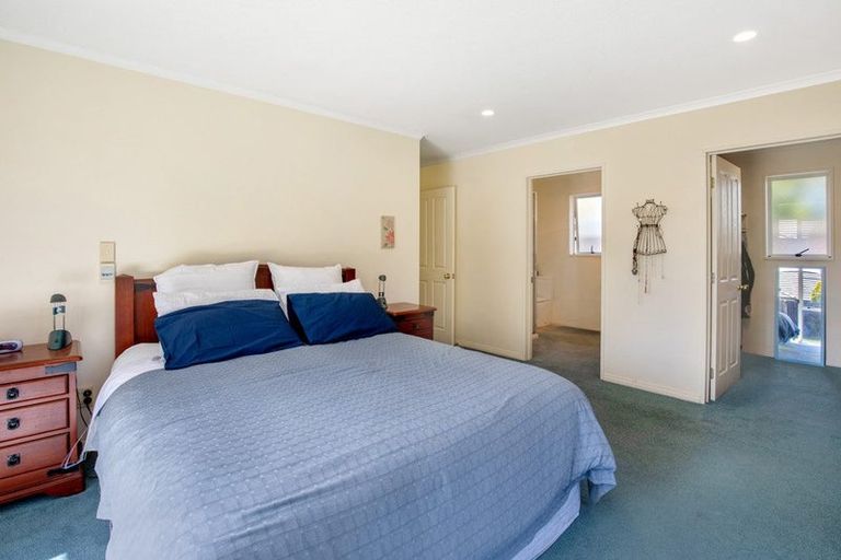 Photo of property in 16 Durrell Way, Rolleston, 7614