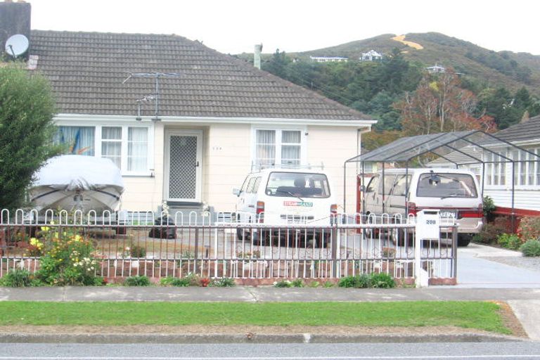Photo of property in 208 Cambridge Terrace, Naenae, Lower Hutt, 5011